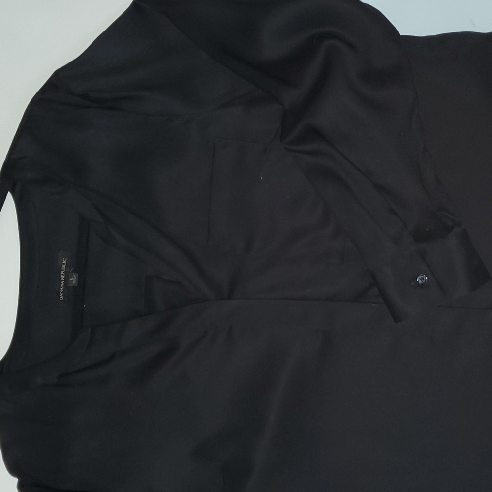 Like New! Banana Republic Black Blouse sz L